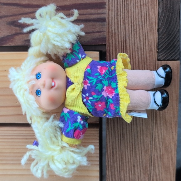 Mini Cabbage Patch Kids - Picture 4 of 6